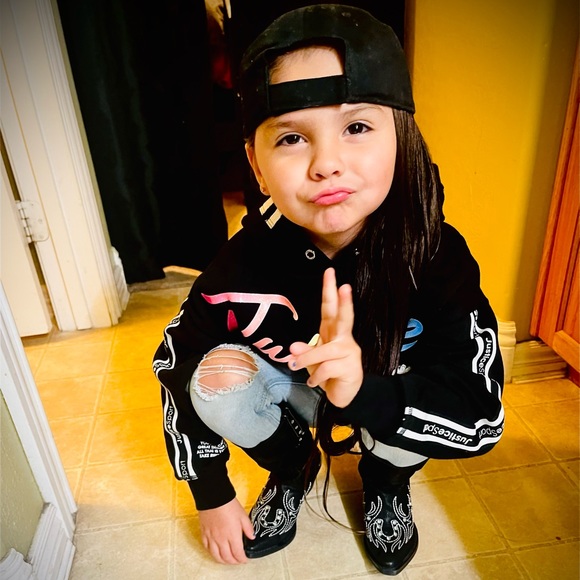 Meet your Posher, Alexis - Picture 10 of 12